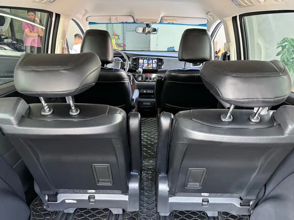 Honda Odyssey — фото 10
