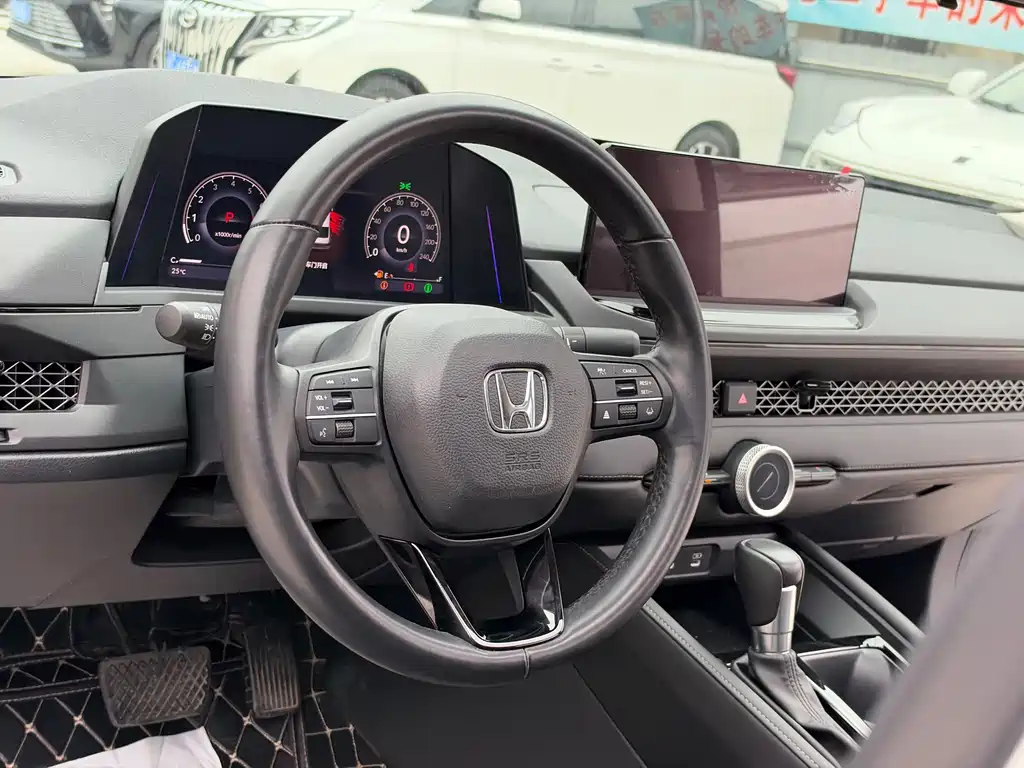 Honda Accord — фото 17