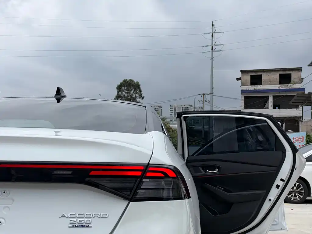 Honda Accord — фото 19