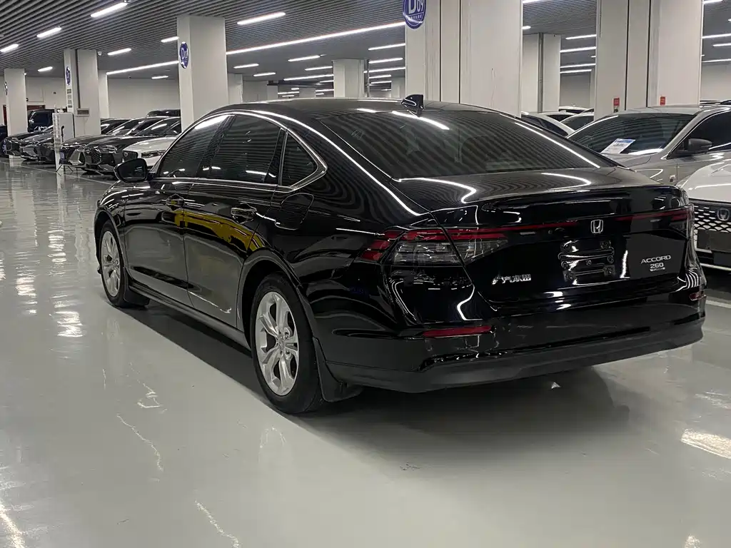 Honda Accord — фото 15
