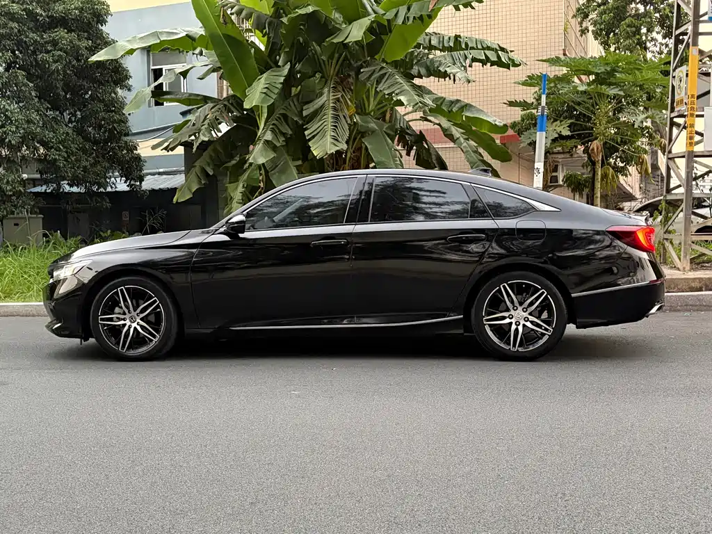 Honda Accord — фото 10