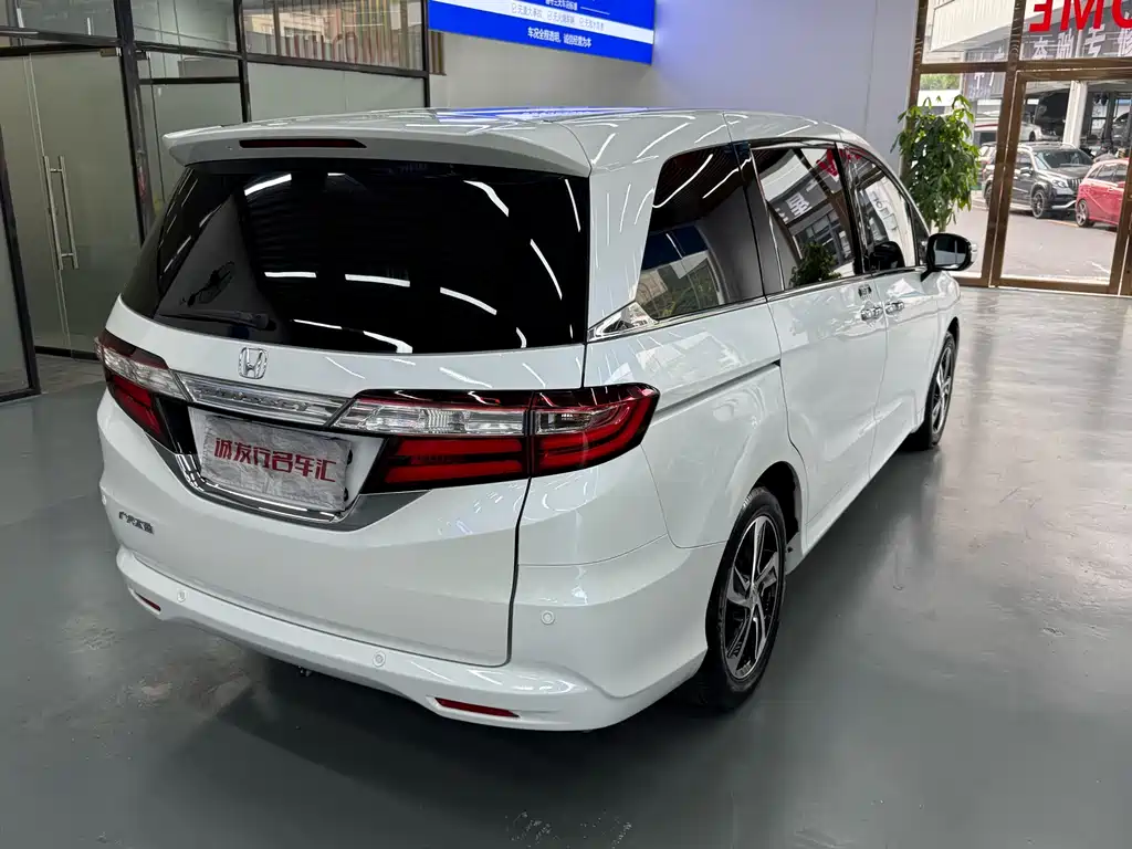 Honda Odyssey — фото 15