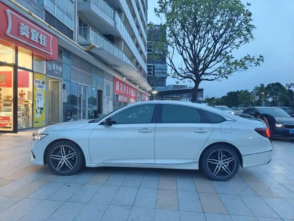 Honda Accord — фото 3