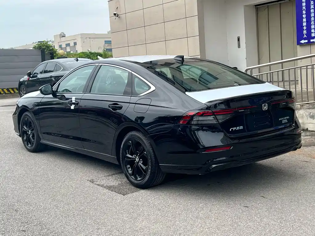 Honda Accord — фото 9