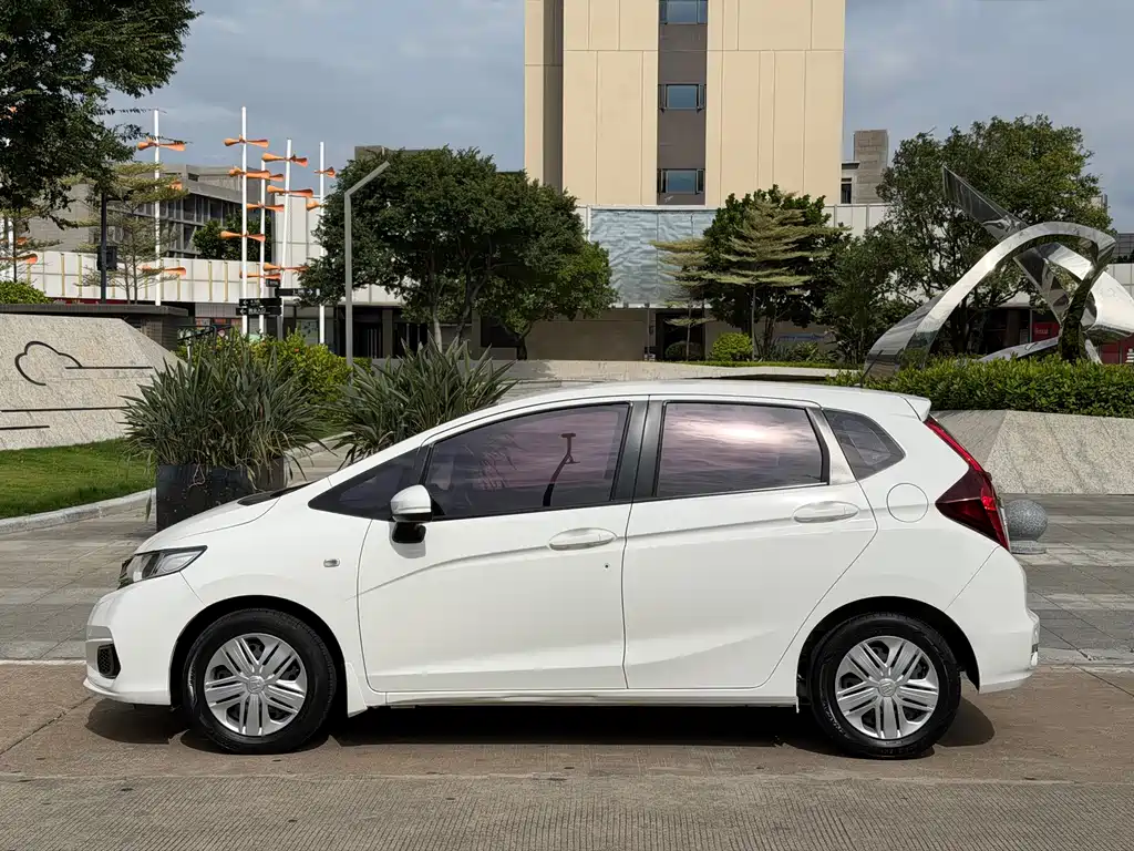 Honda Fit — фото 4