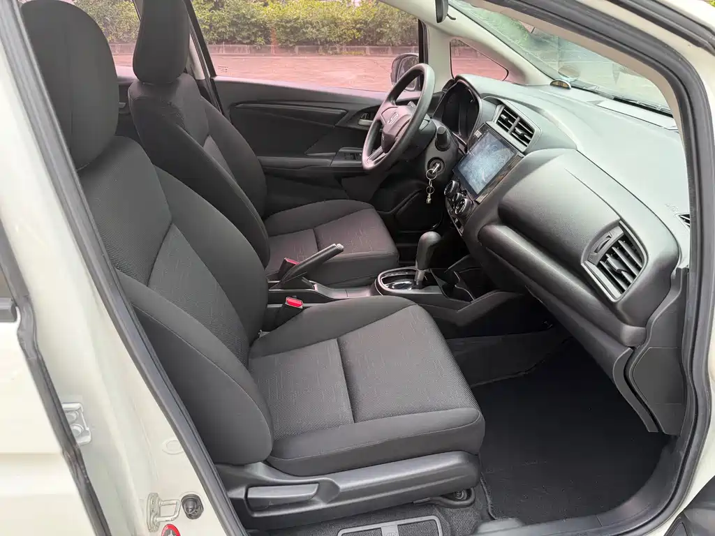 Honda Fit — фото 10