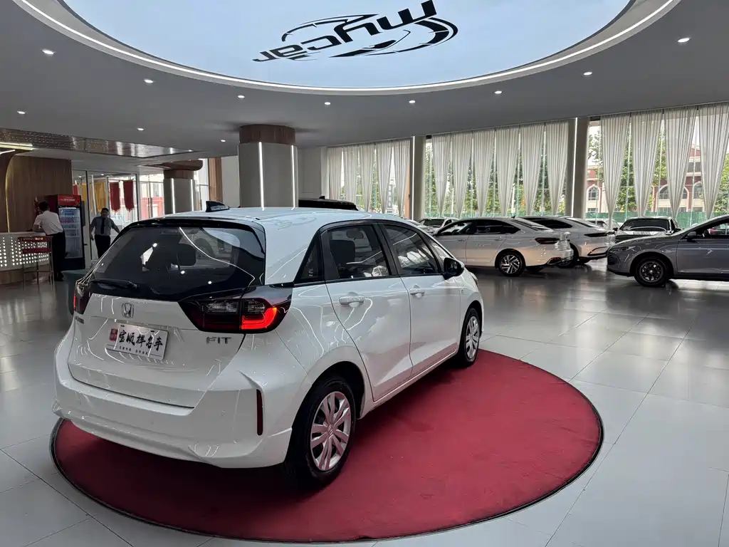 Honda Fit — фото 5