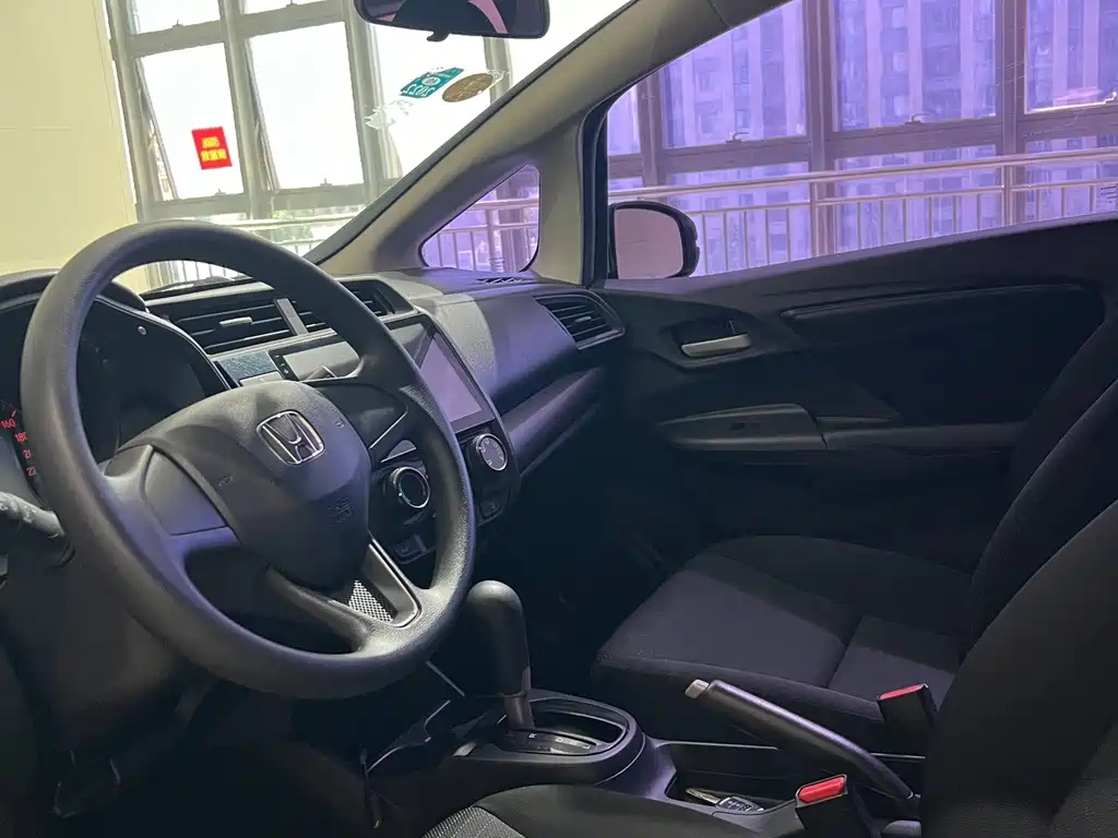 Honda Fit — фото 4