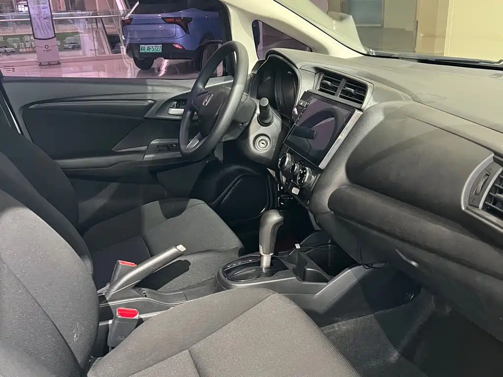 Honda Fit — фото 5