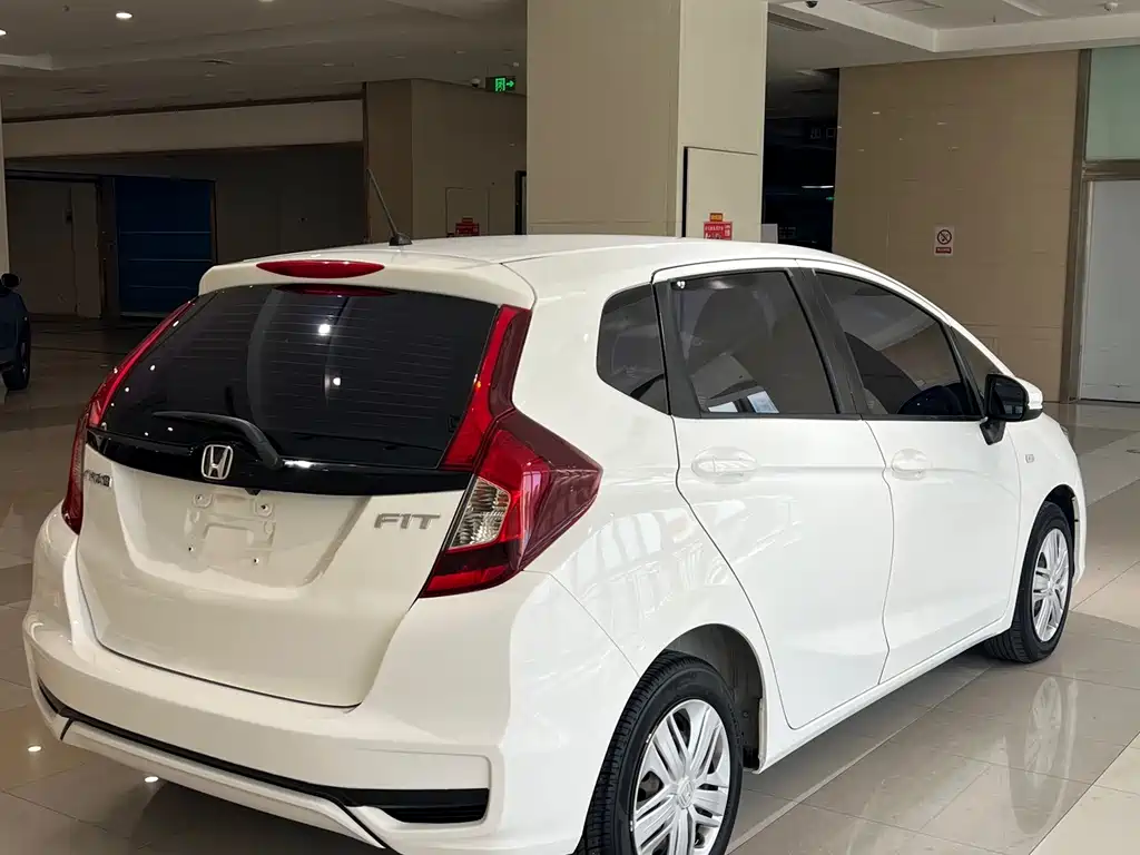 Honda Fit — фото 9
