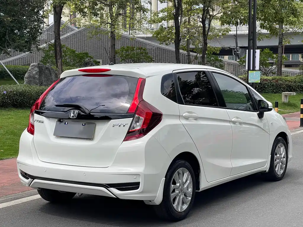 Honda Fit — фото 6
