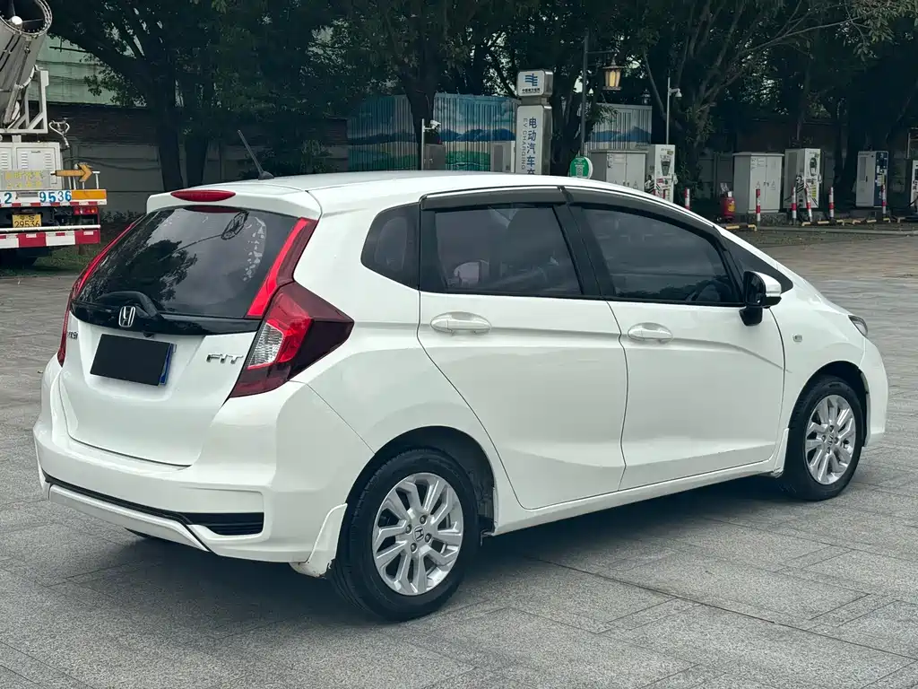 Honda Fit — фото 5