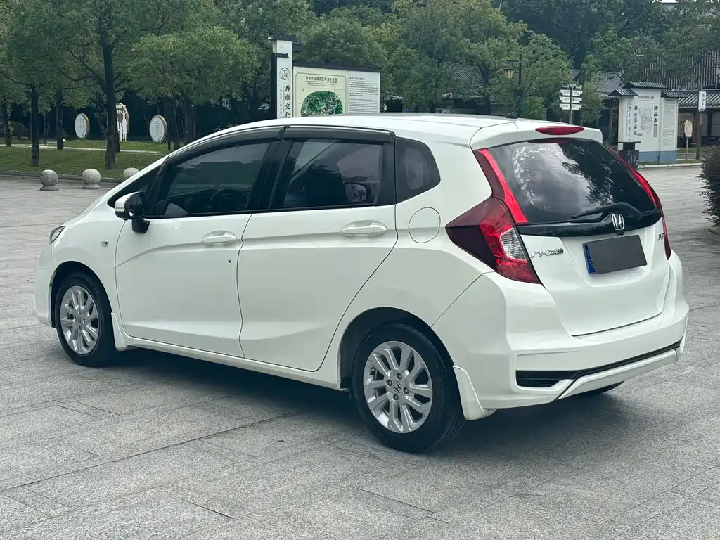 Honda Fit — фото 7