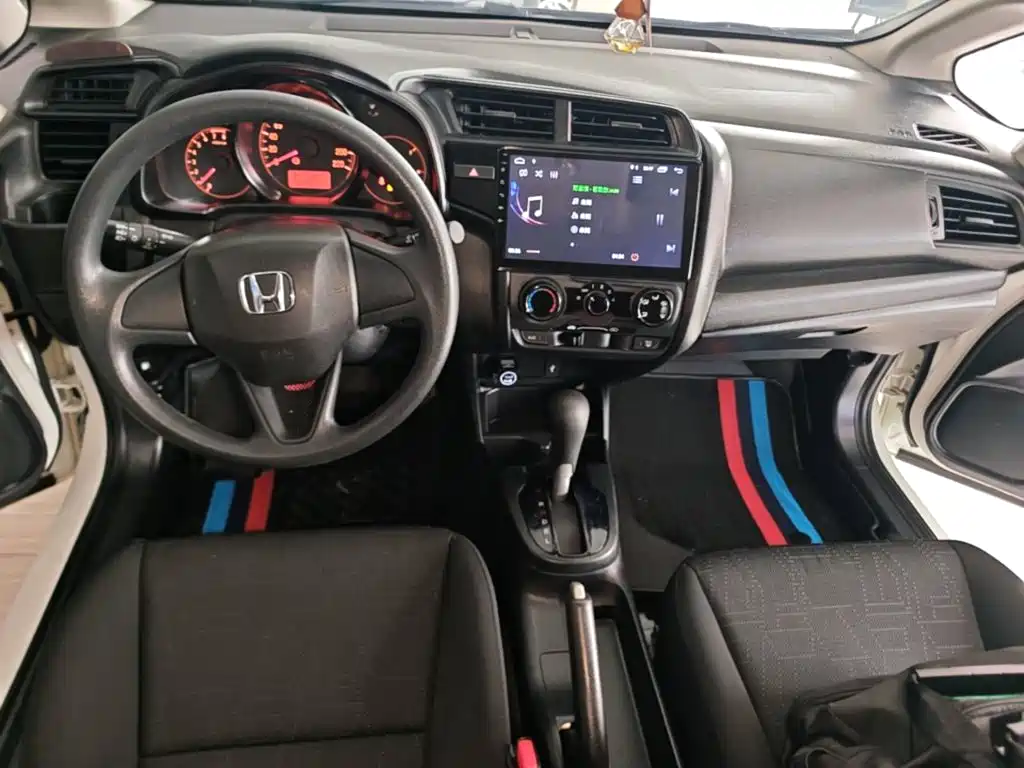 Honda Fit — фото 10