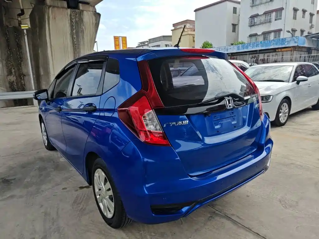 Honda Fit — фото 5