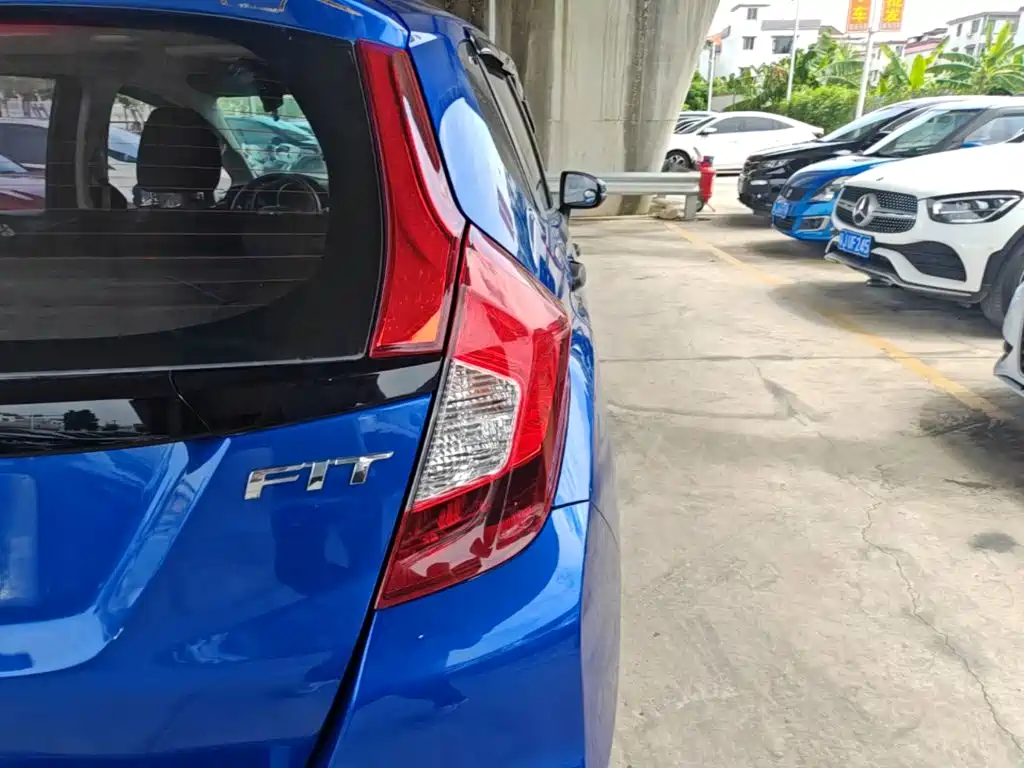 Honda Fit — фото 8