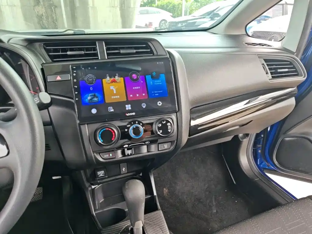 Honda Fit — фото 10