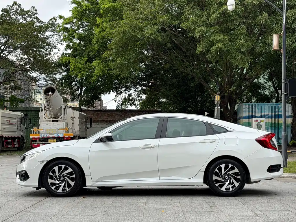 Honda Civic — фото 4