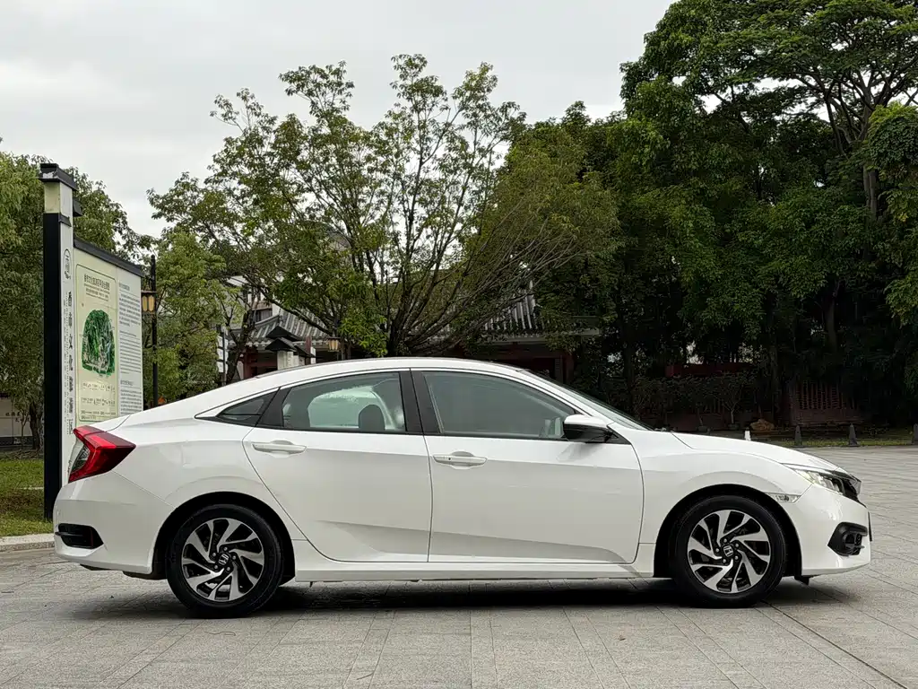 Honda Civic — фото 5