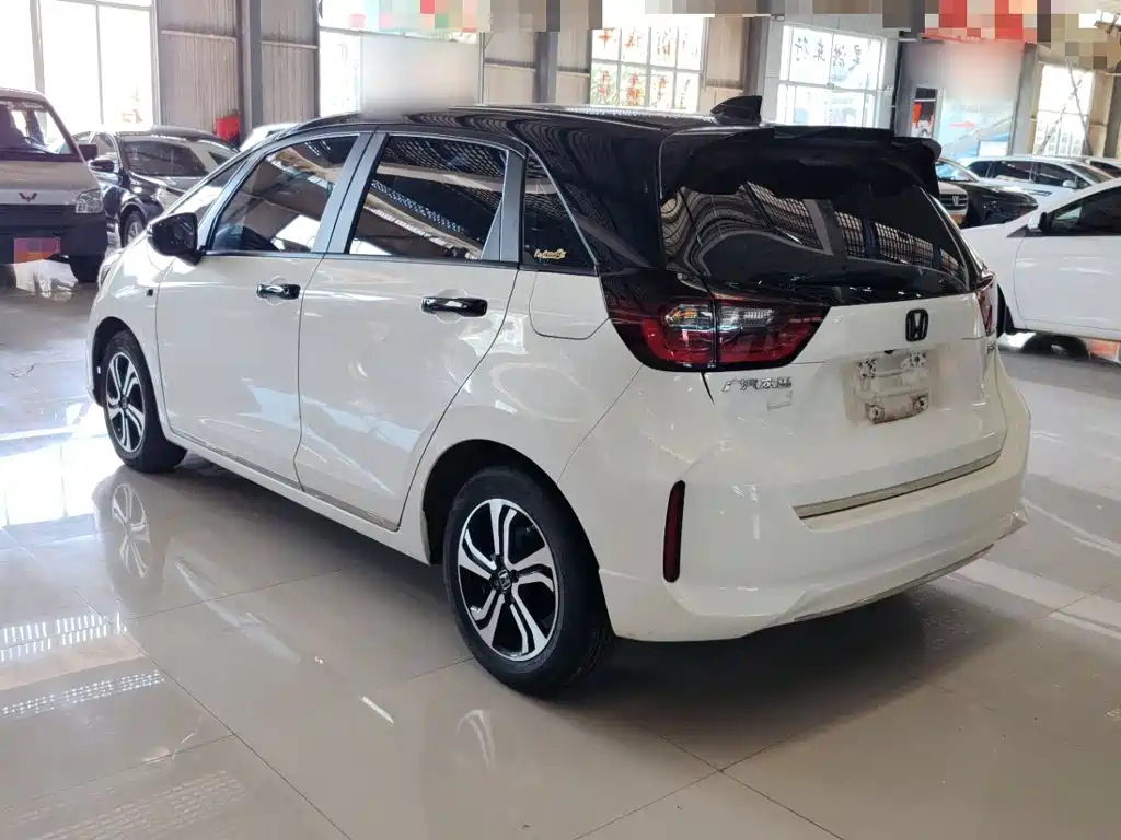 Honda Fit — фото 5