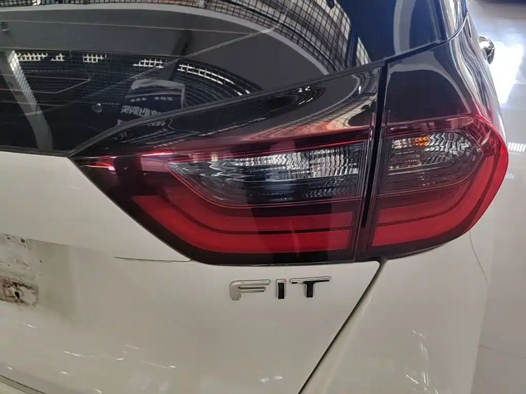 Honda Fit — фото 8