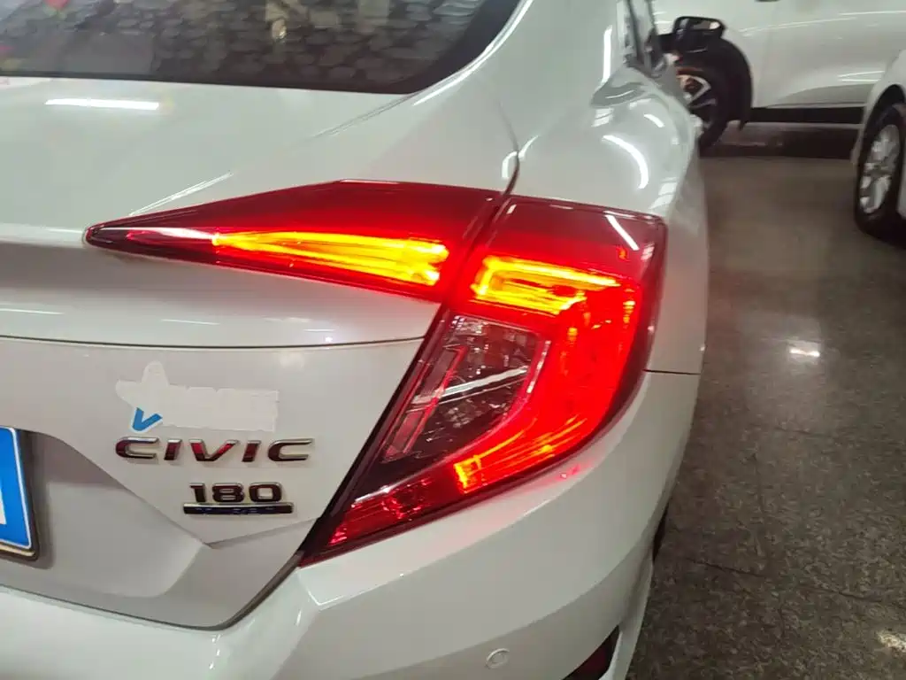 Honda Civic — фото 8