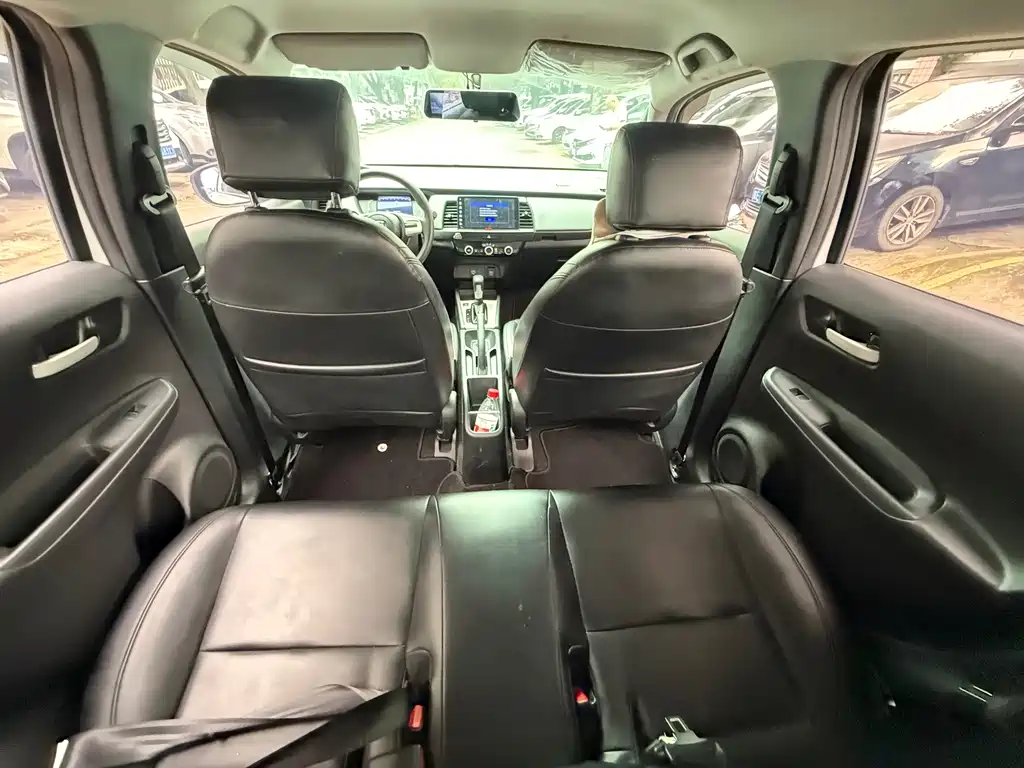 Honda Fit — фото 10