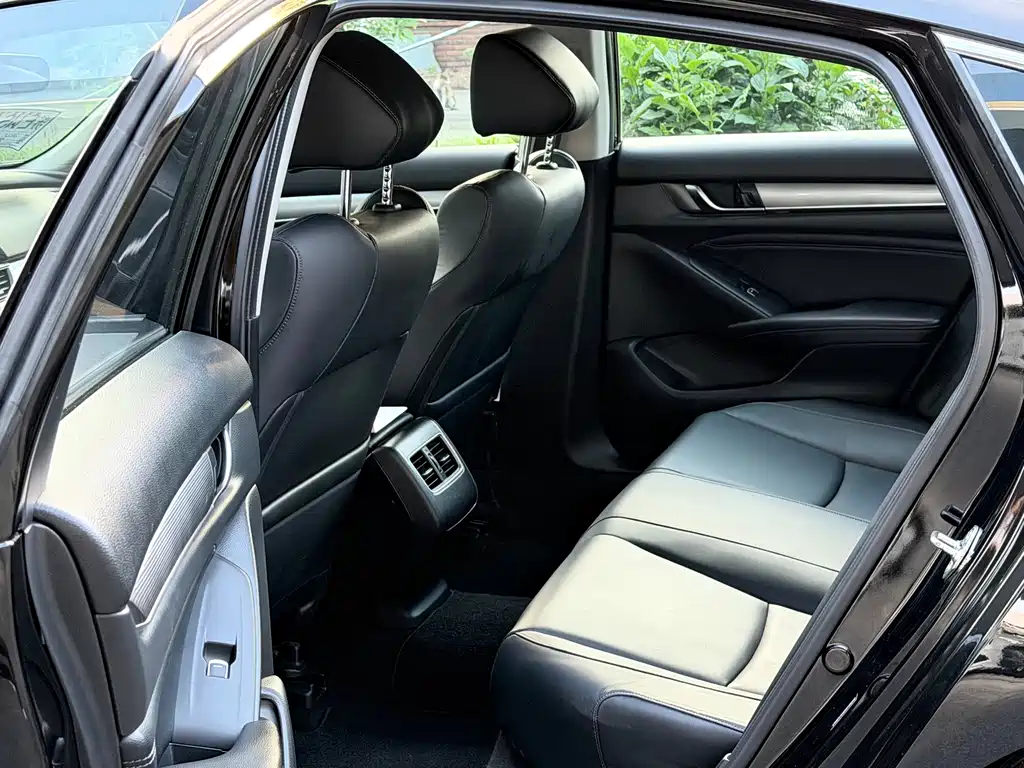 Honda Accord — фото 8