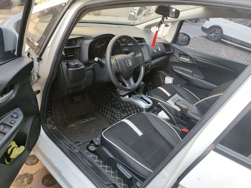 Honda Fit — фото 11