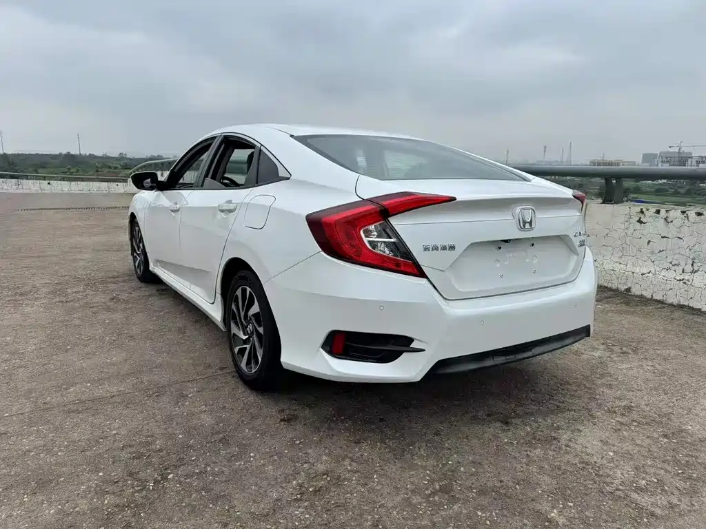 Honda Civic — фото 9