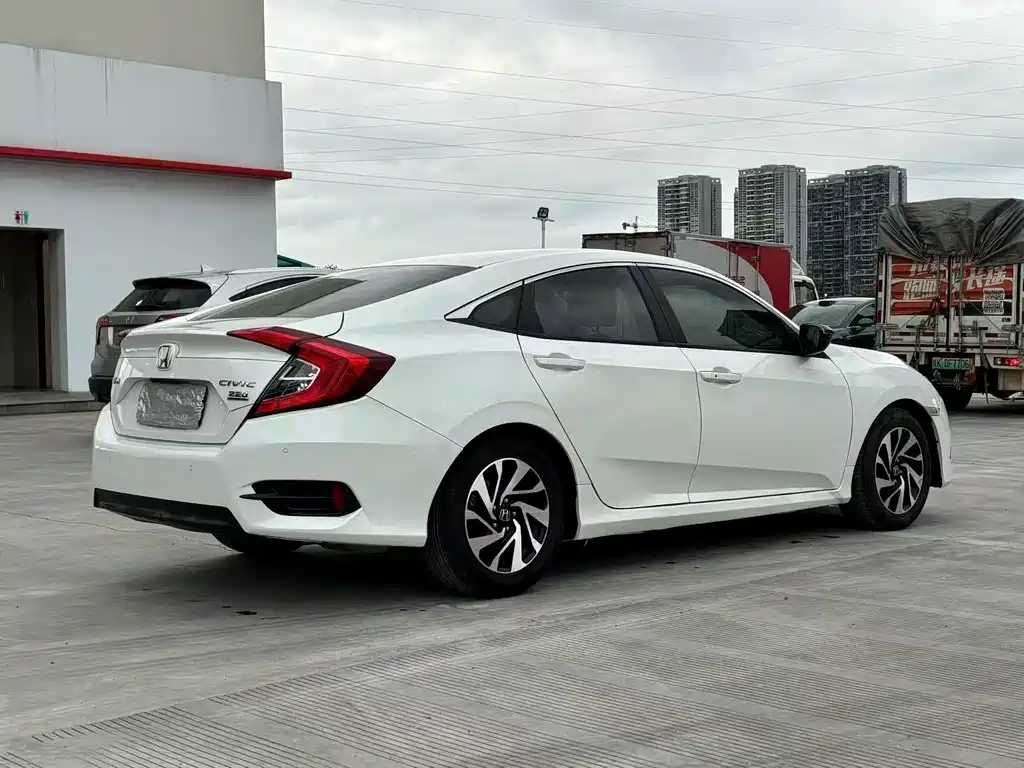 Honda Civic — фото 4