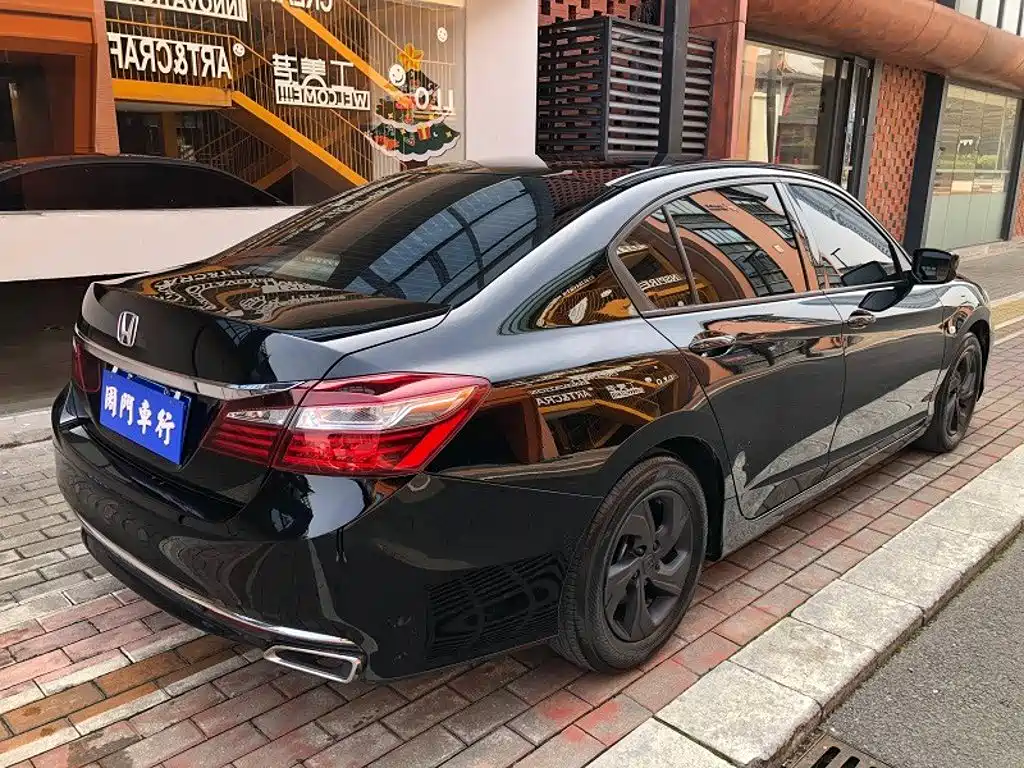 Honda Accord — фото 13