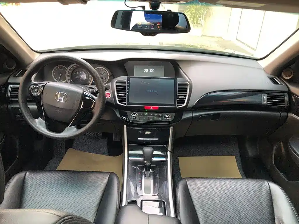 Honda Accord — фото 6