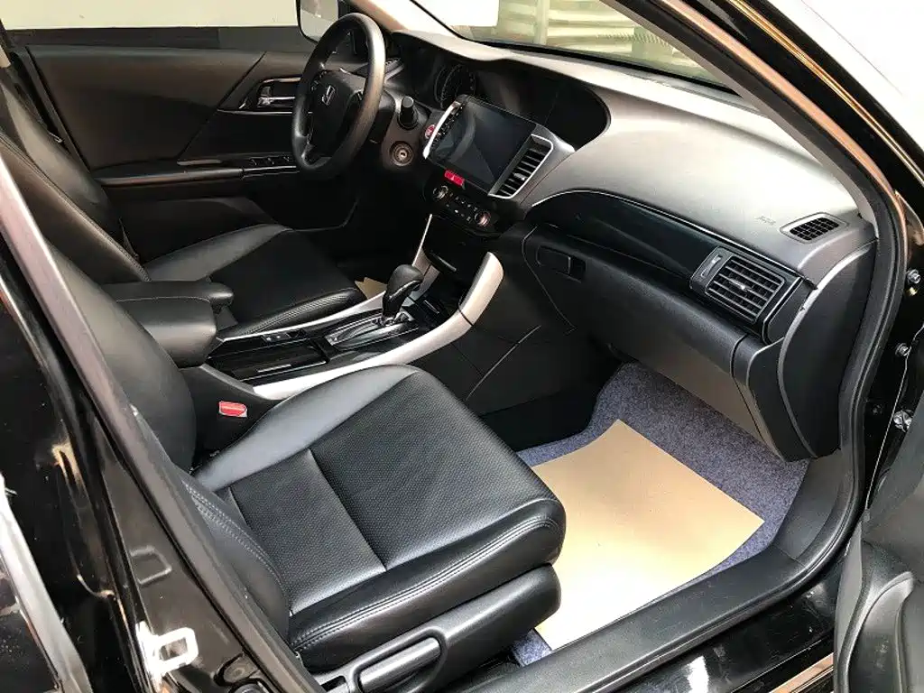 Honda Accord — фото 8