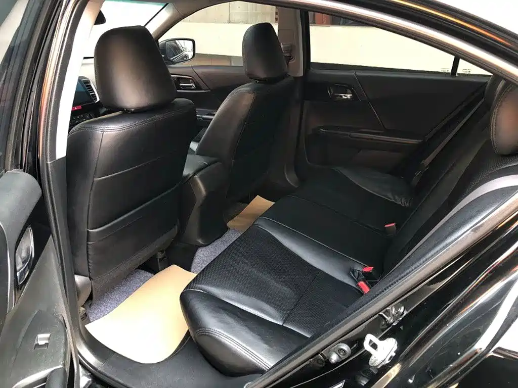 Honda Accord — фото 9