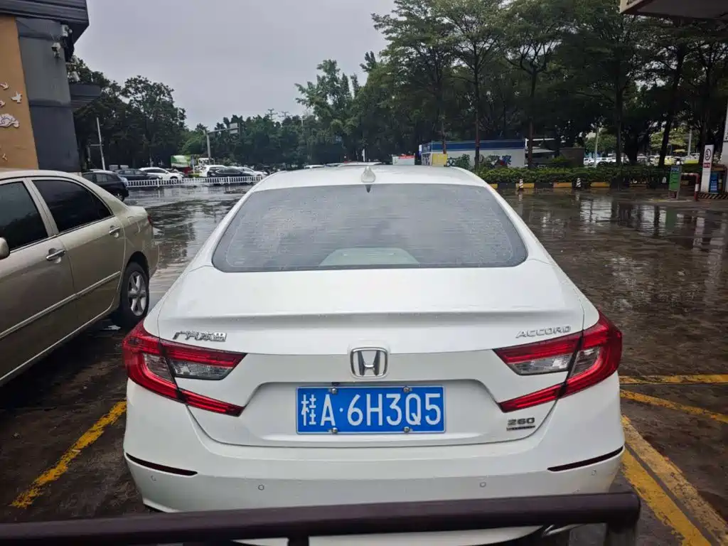 Honda Accord — фото 5
