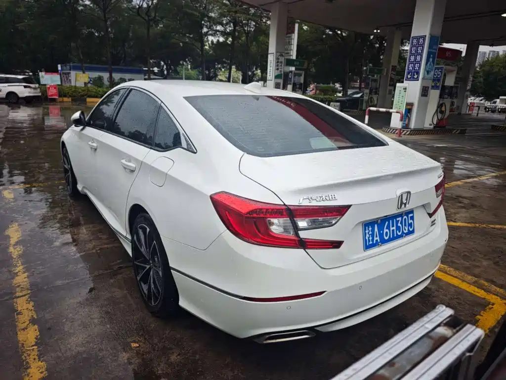 Honda Accord — фото 6