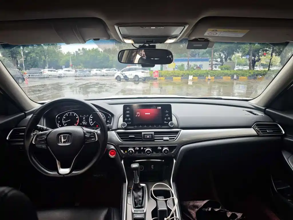 Honda Accord — фото 10