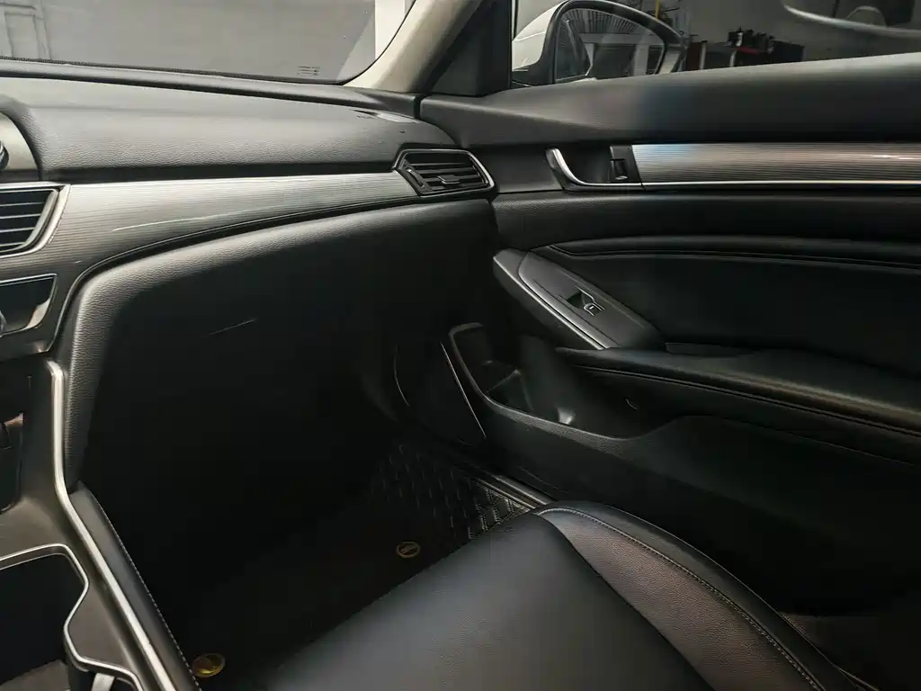 Honda Accord — фото 11