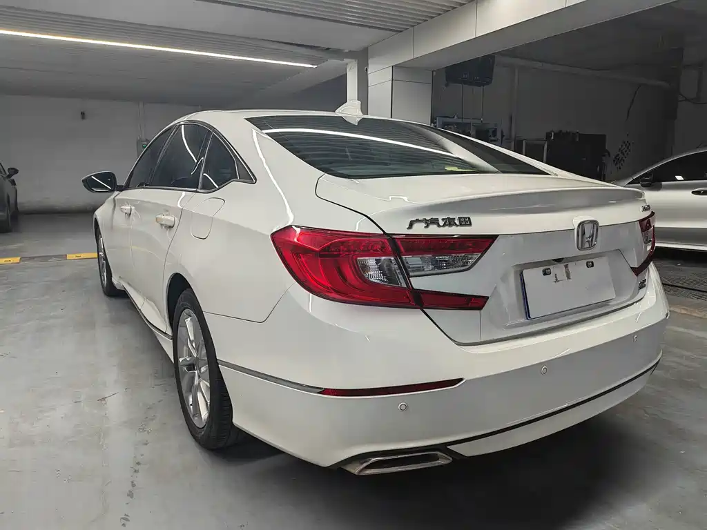 Honda Accord — фото 15