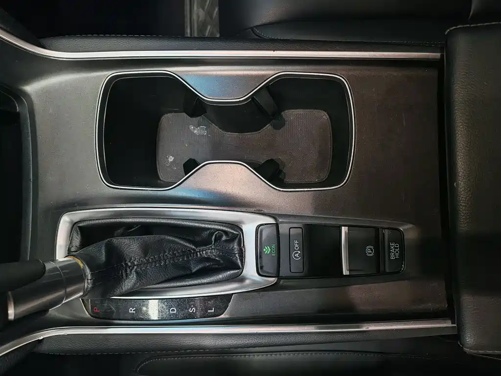 Honda Accord — фото 8