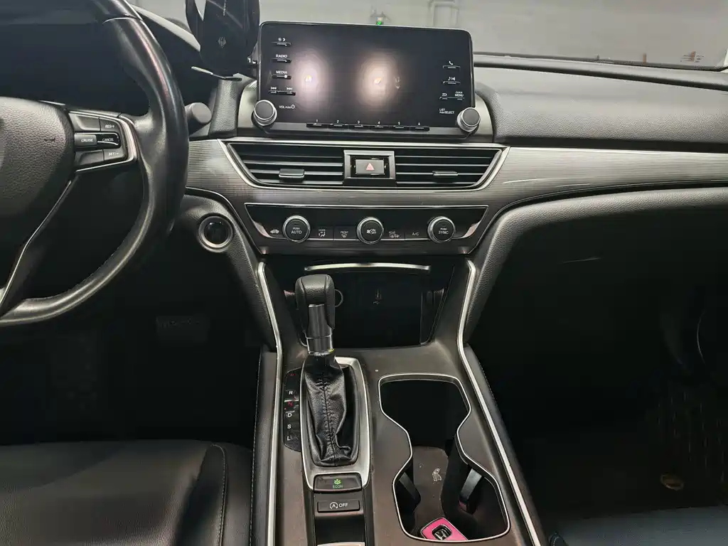 Honda Accord — фото 10