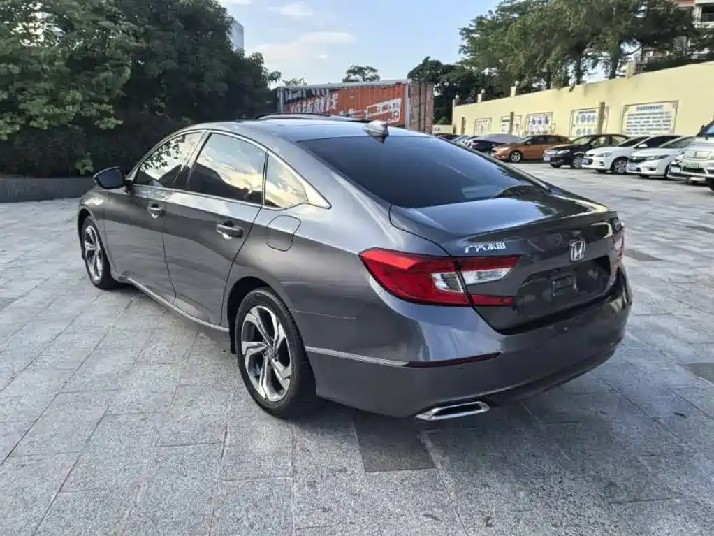 Honda Accord — фото 6