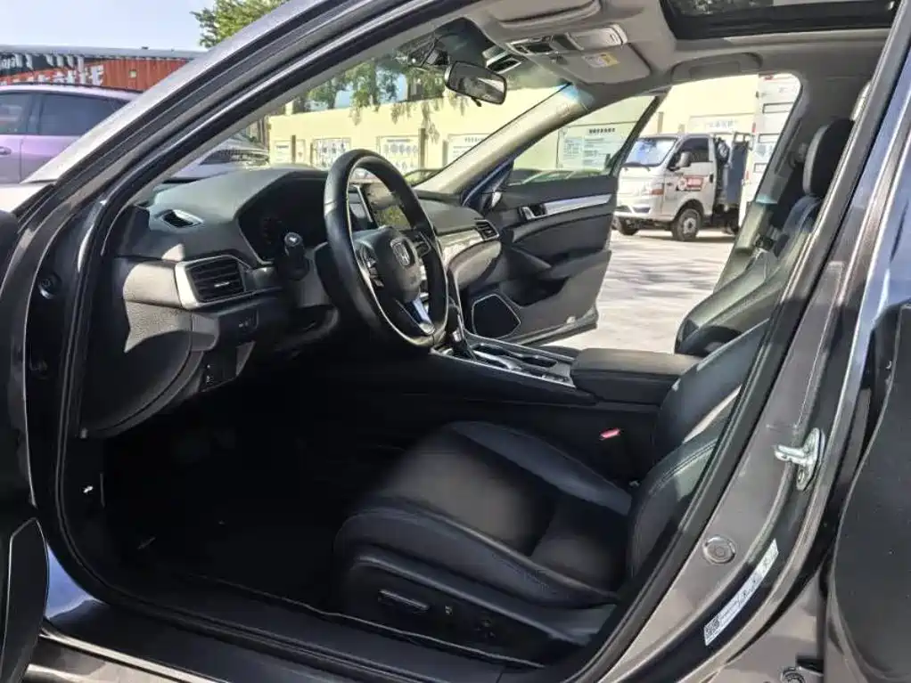 Honda Accord — фото 10