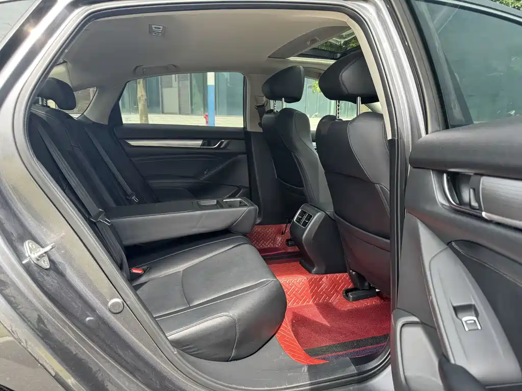 Honda Accord — фото 11