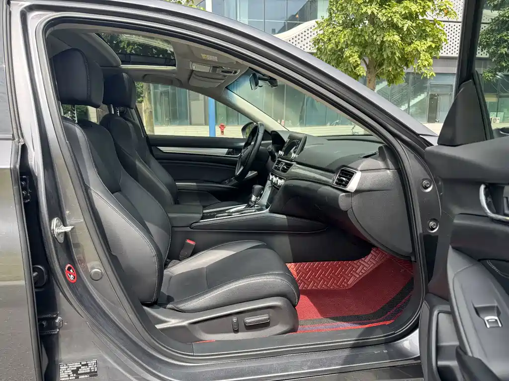 Honda Accord — фото 10