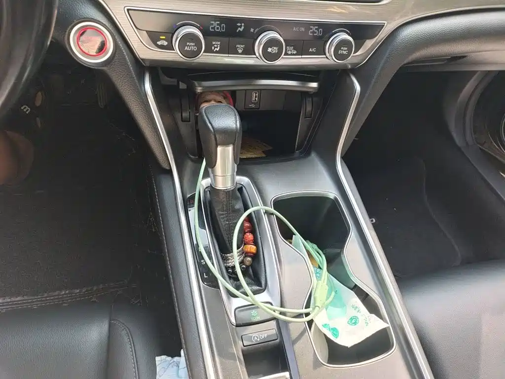 Honda Accord — фото 7