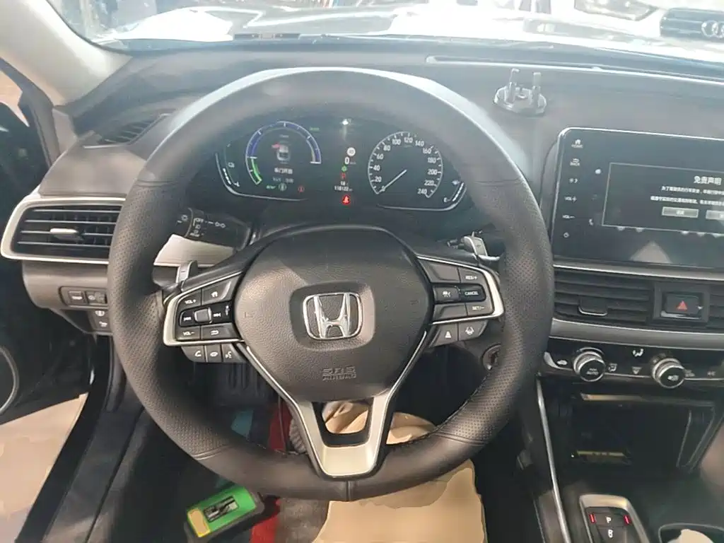 Honda Accord — фото 11