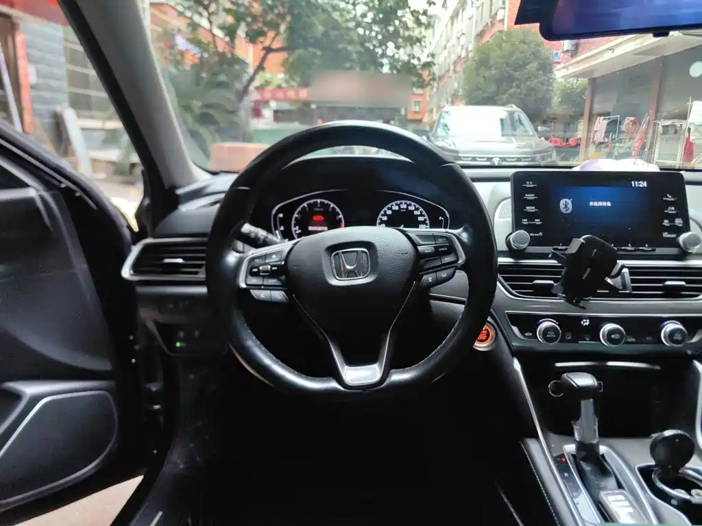 Honda Accord — фото 13
