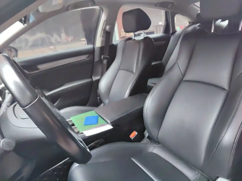 Honda Accord — фото 18